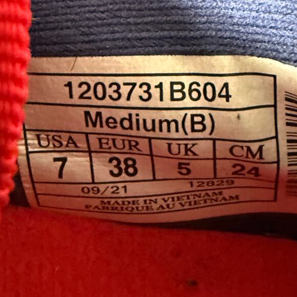 Brooks Launch 9 1203731B604 Women's Shoes Size 7 Pink Navy Low Top Sneaker - Picture 10 of 10